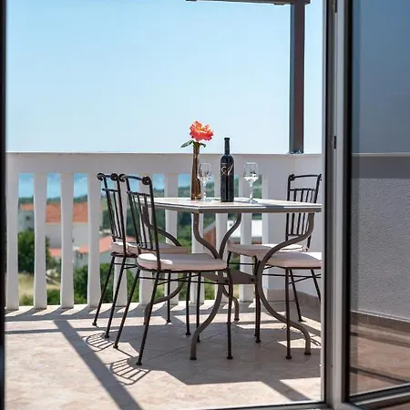 Dobrila Apartment *